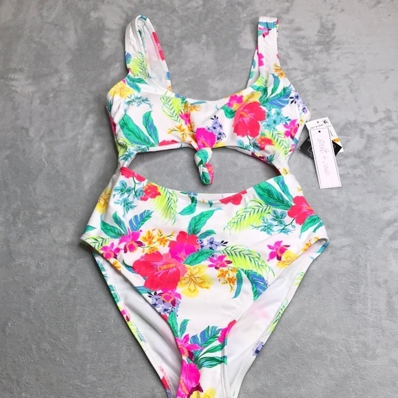 Salt + Cove Hibiscus Knot-Front One-Piece Swimsuit, Size Small New - Picture 2 of 12